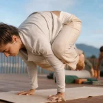 Les differents types de yoga : posture d’équilibre Hatha, Vinyasa, Yin et Ashtanga en extérieur